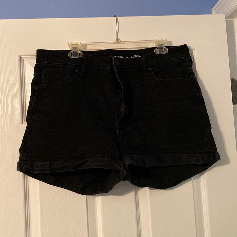 Womens Old Navy high rise black denim shorts size 18 3” inseam